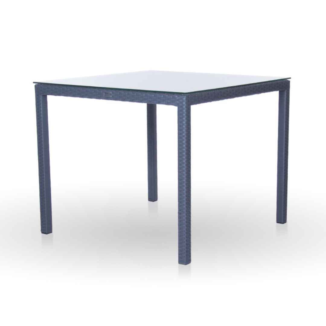 Ratanový stůl KIPRUS Terico 90x90x75 cm v grafitové barvě se skleněnou deskou na bílém pozadí