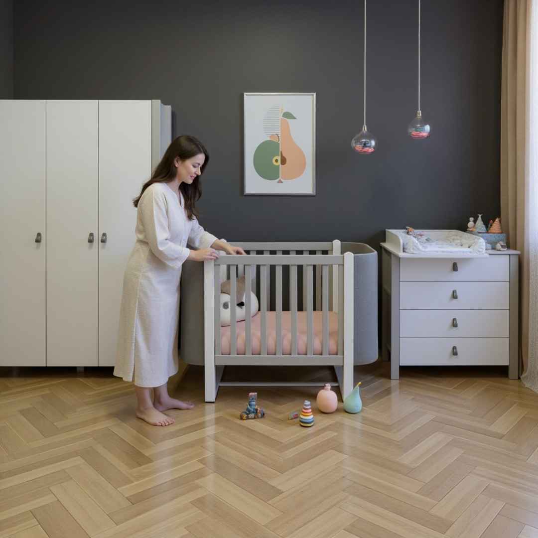 Dětská designová rostoucí postýlka Zukko Soft Gekko Kids. Kolébka a postýlka 2v1. Seda / bila