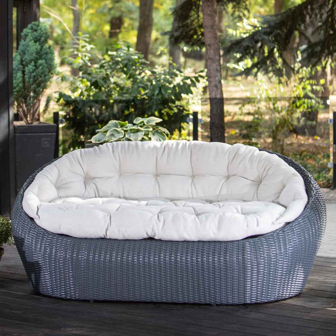 Ratanová sestava PANDORA Terico. Skládá se z pohovky, dvou křesel a konferenčního stolku.