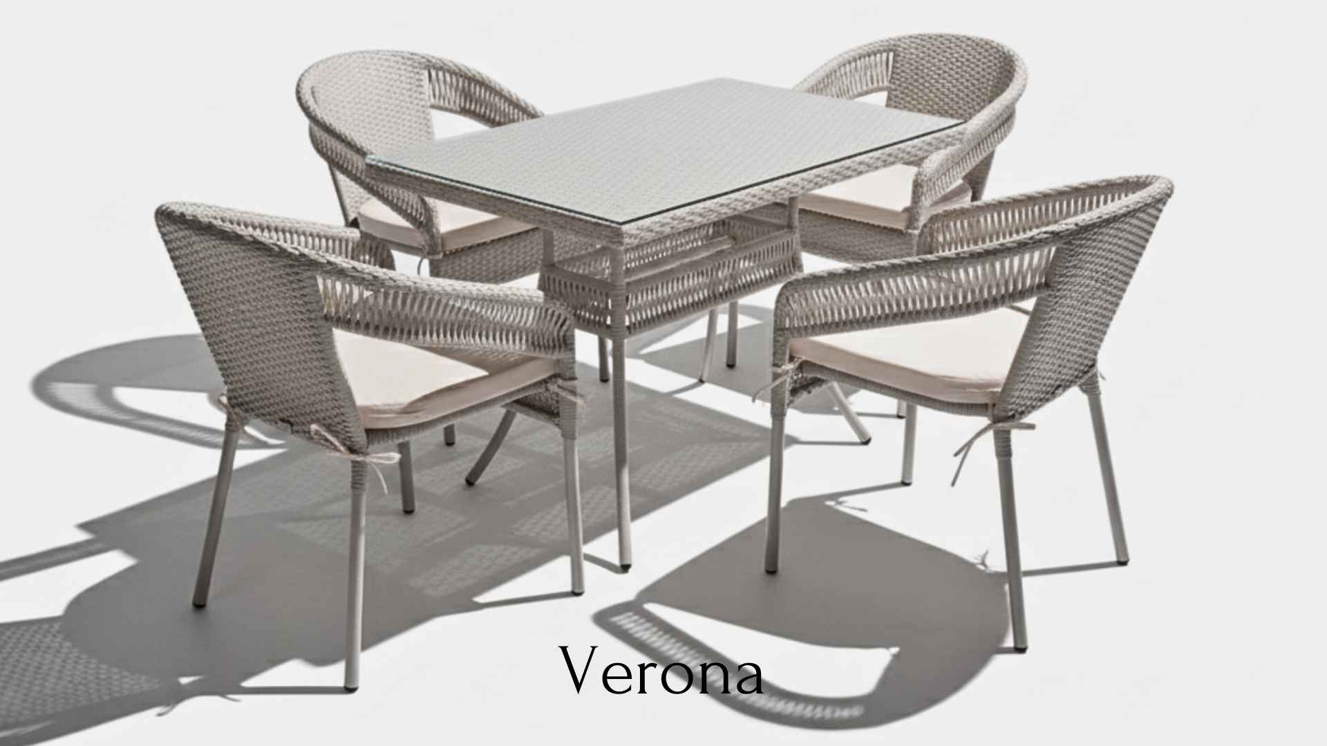 Jídelní souprava z umělého ratanu VERONA. Skládá se ze 4 židlí a stolu. Olivová barva