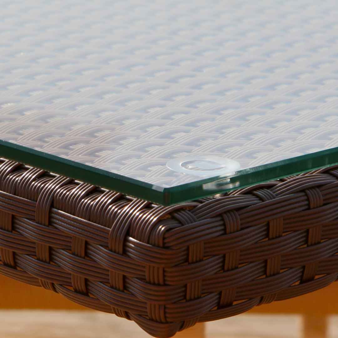 Jídelní souprava z umělého ratanu MAVERO MINI + KIPRUS. Skládá se ze 4 židlí a stolu. Hnědá barva