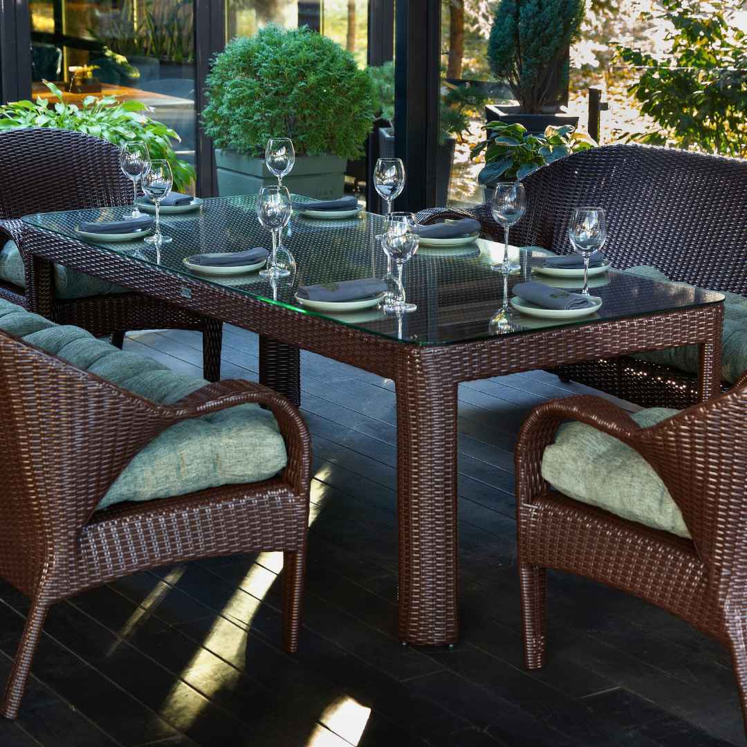 Velký jídelní stůl AMPIR Terico. Klikněte pro zobrazení podrobných informací.